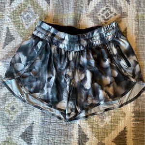 Lululemon Tracker Short V 4"